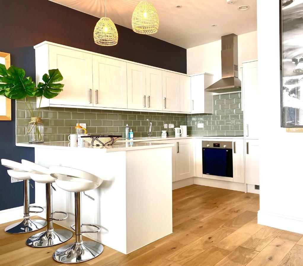 Stunning 2 Bed Apartment Sea Views And Parking เวอร์ทิง ภายนอก รูปภาพ